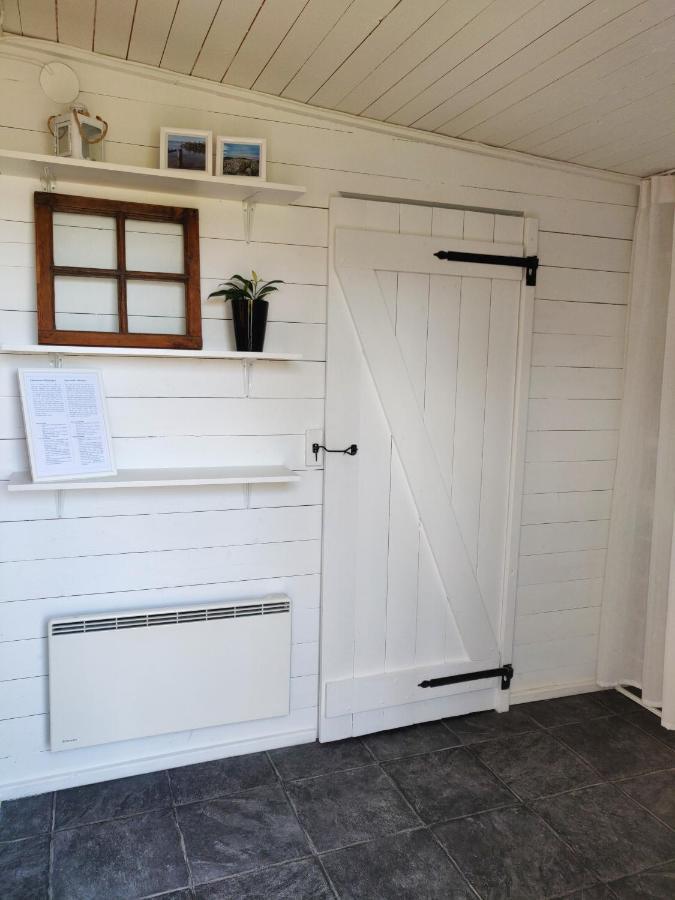 Lillstugan - Och Havsnaera I Lugnt Villomrade Holiday home Falkenberg
