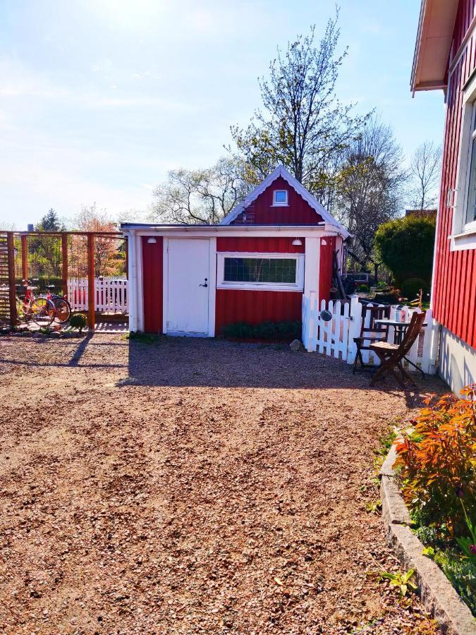 Lillstugan - Och Havsnaera I Lugnt Villomrade Holiday home